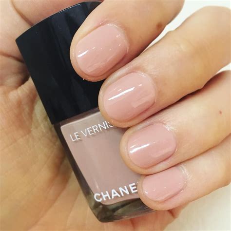 chanel organdi nagellak|Chanel nail polish.